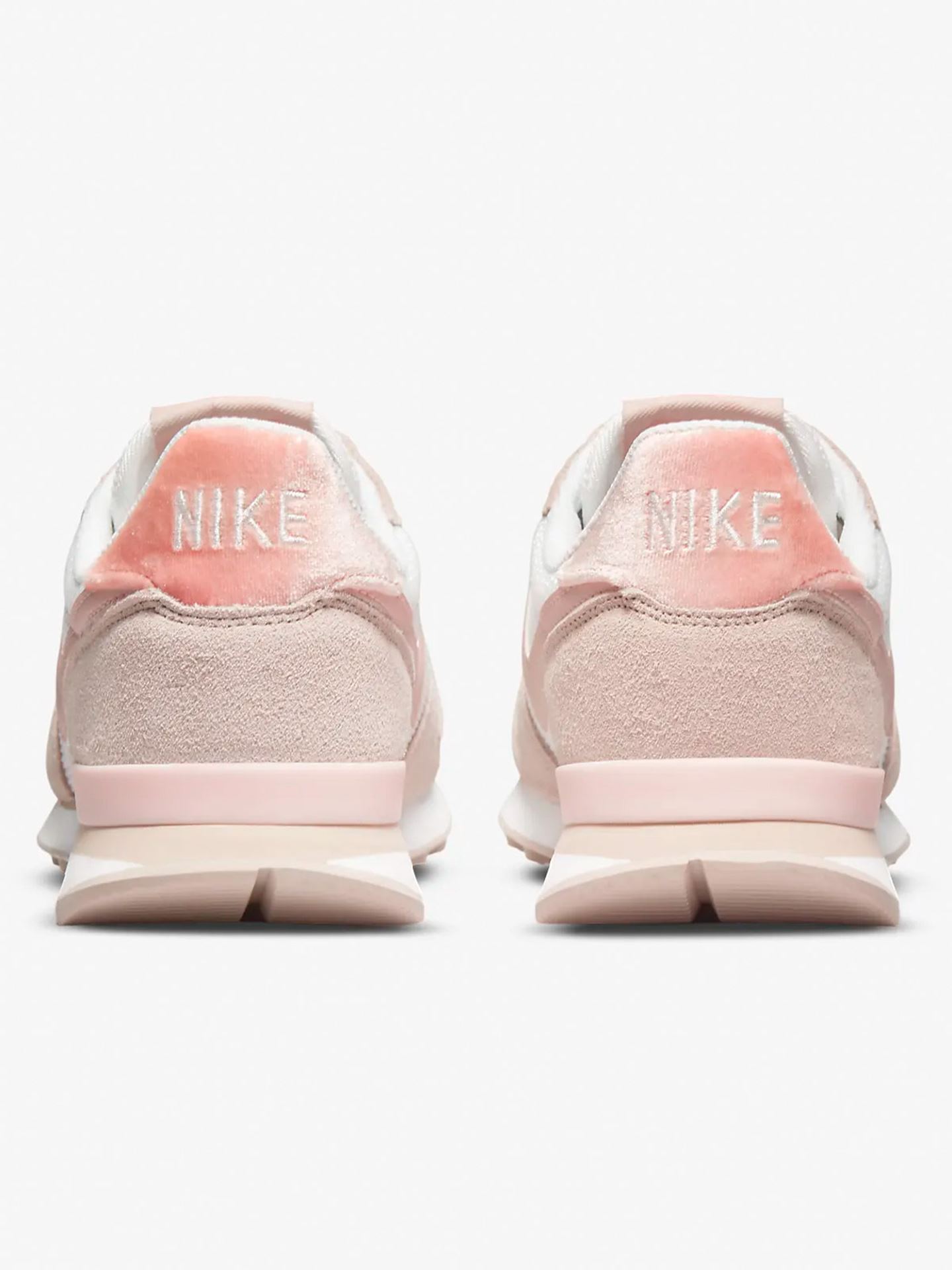 Internationalist