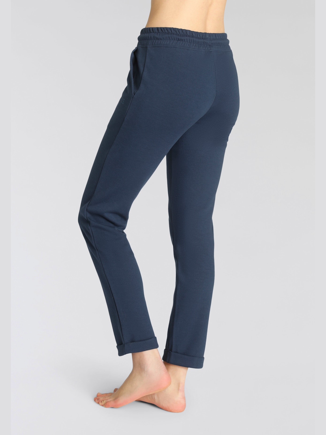 Pantalon basique avec petit logo brodé