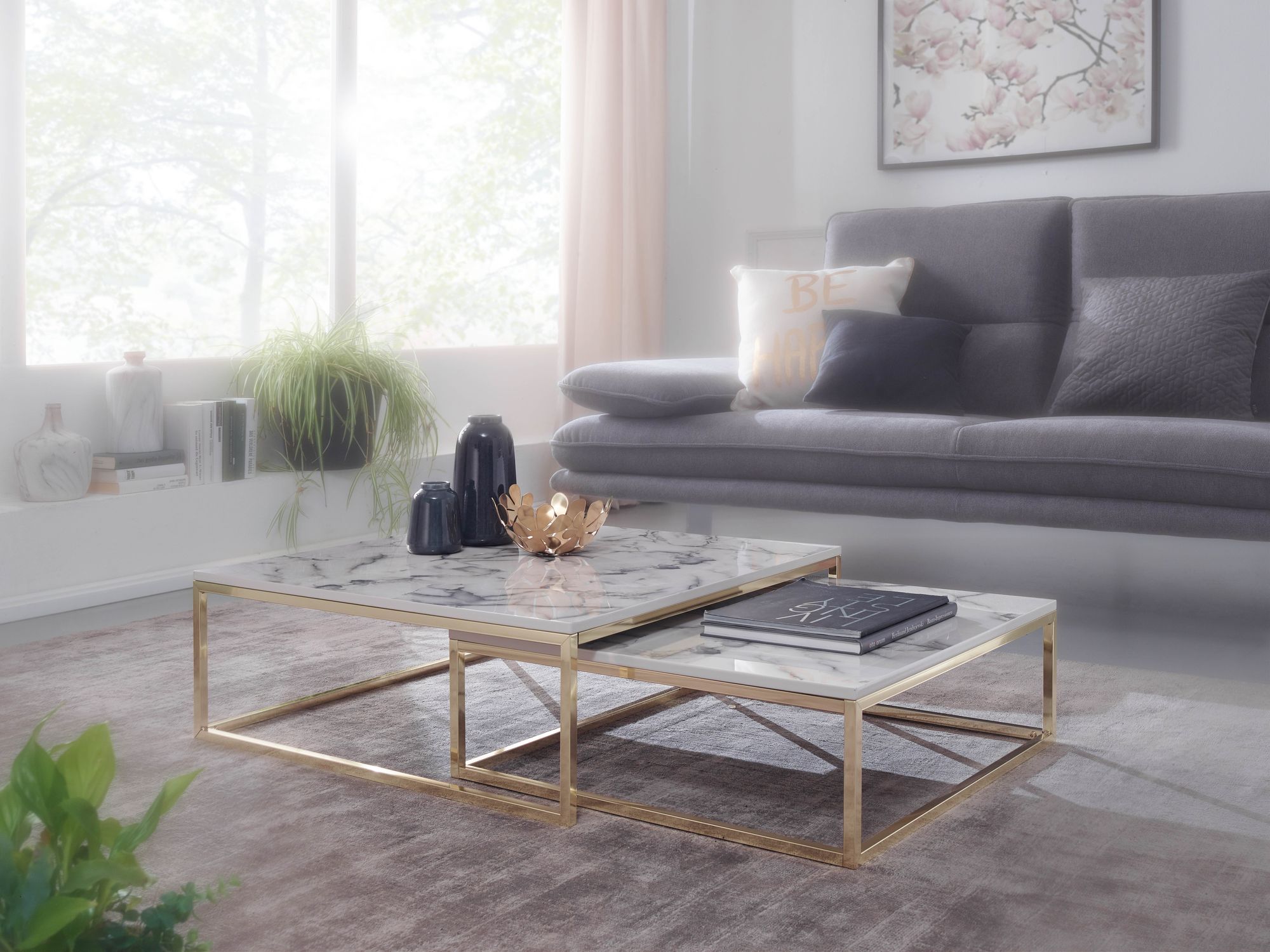 KADIMA DESIGN MARMIX Couchtische 2er Set: Quadratisch, Marmoroptik, Metallgestell, 22-27 cm Höhe, leicht zu reinigen.