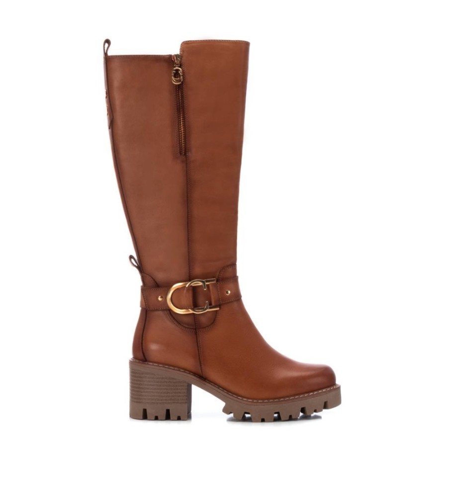 Botas Carmela em couro marrom, modelo 161077 - Altura do salto: 7 cm -