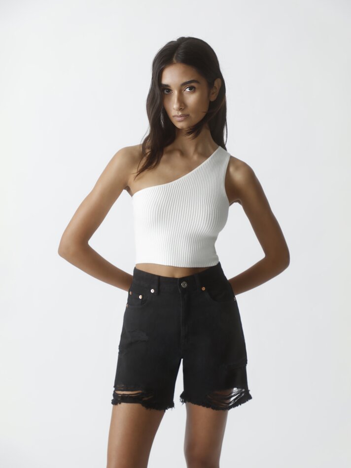 Shorts jeans rasgados - Preto
