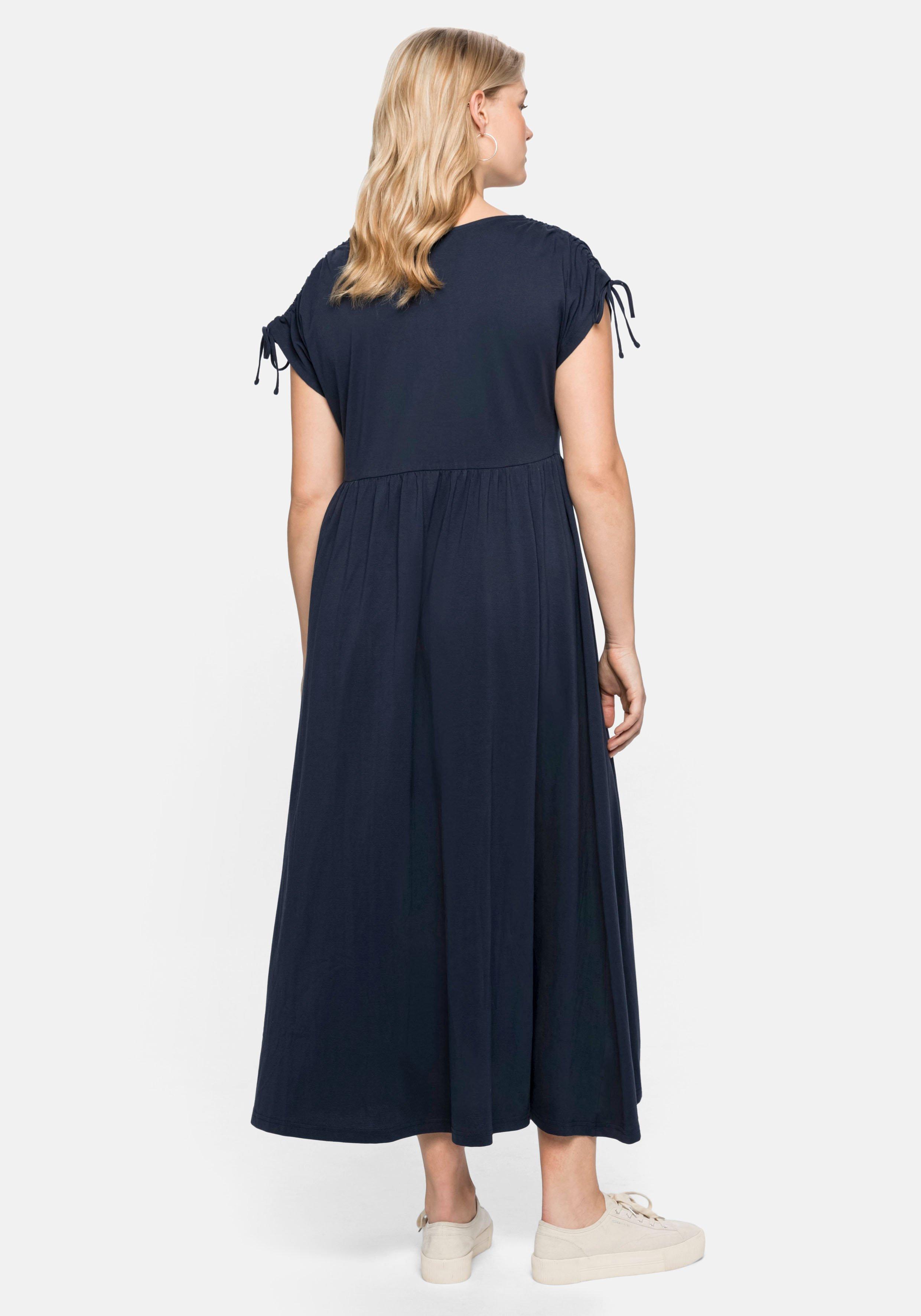Jerseykleid mit weitem Rock und V-Ausschnitt