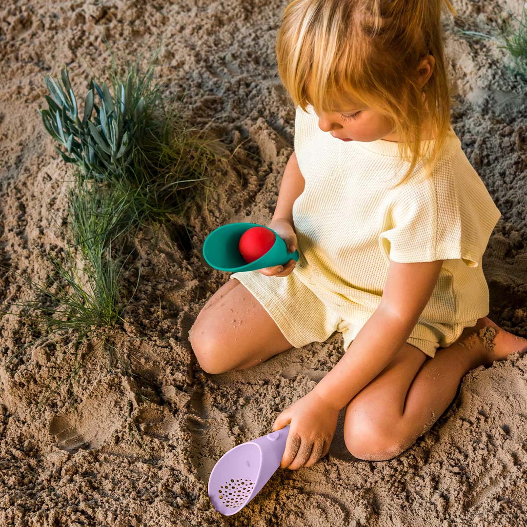 Quut schep met zeef en bal cuppi 3-in-1 - lagoon lavender