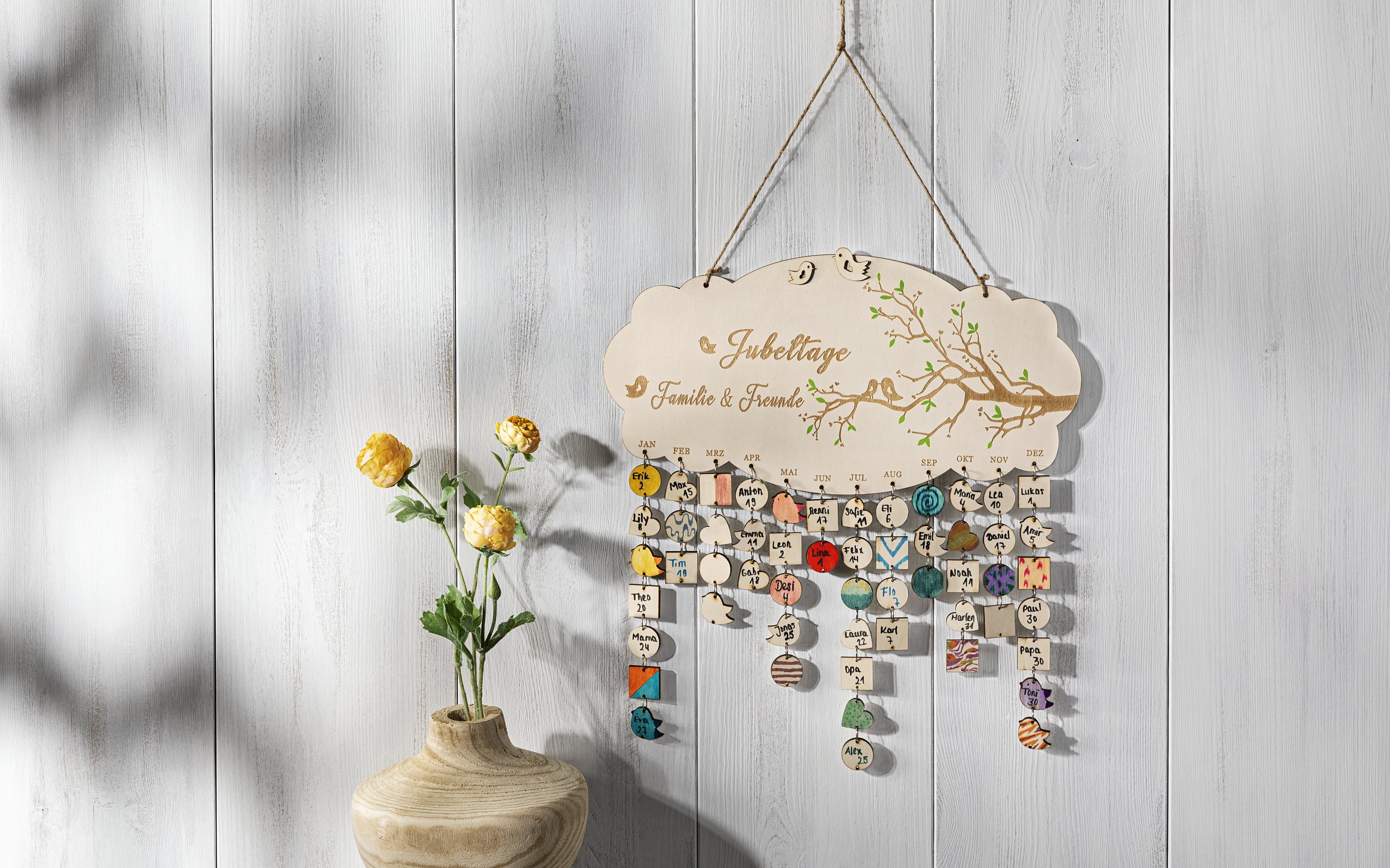 Immerwährender personalisierbarer Kalender aus Holz 