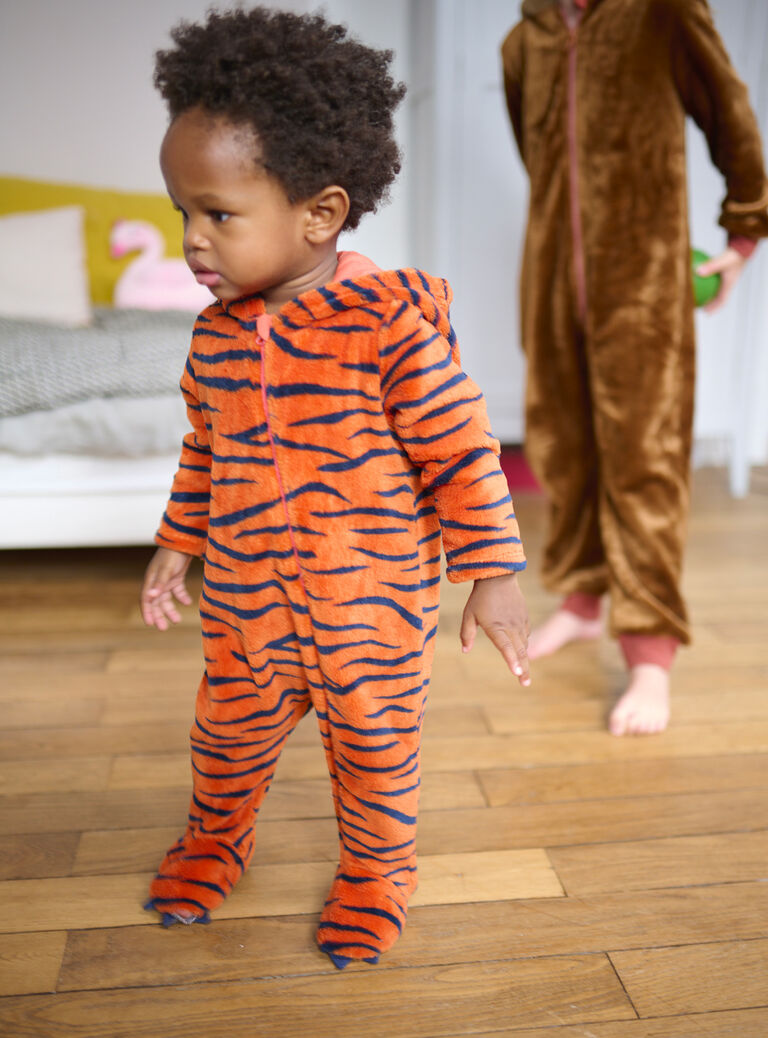 Surpyjama orange et noir à imprimé tigre