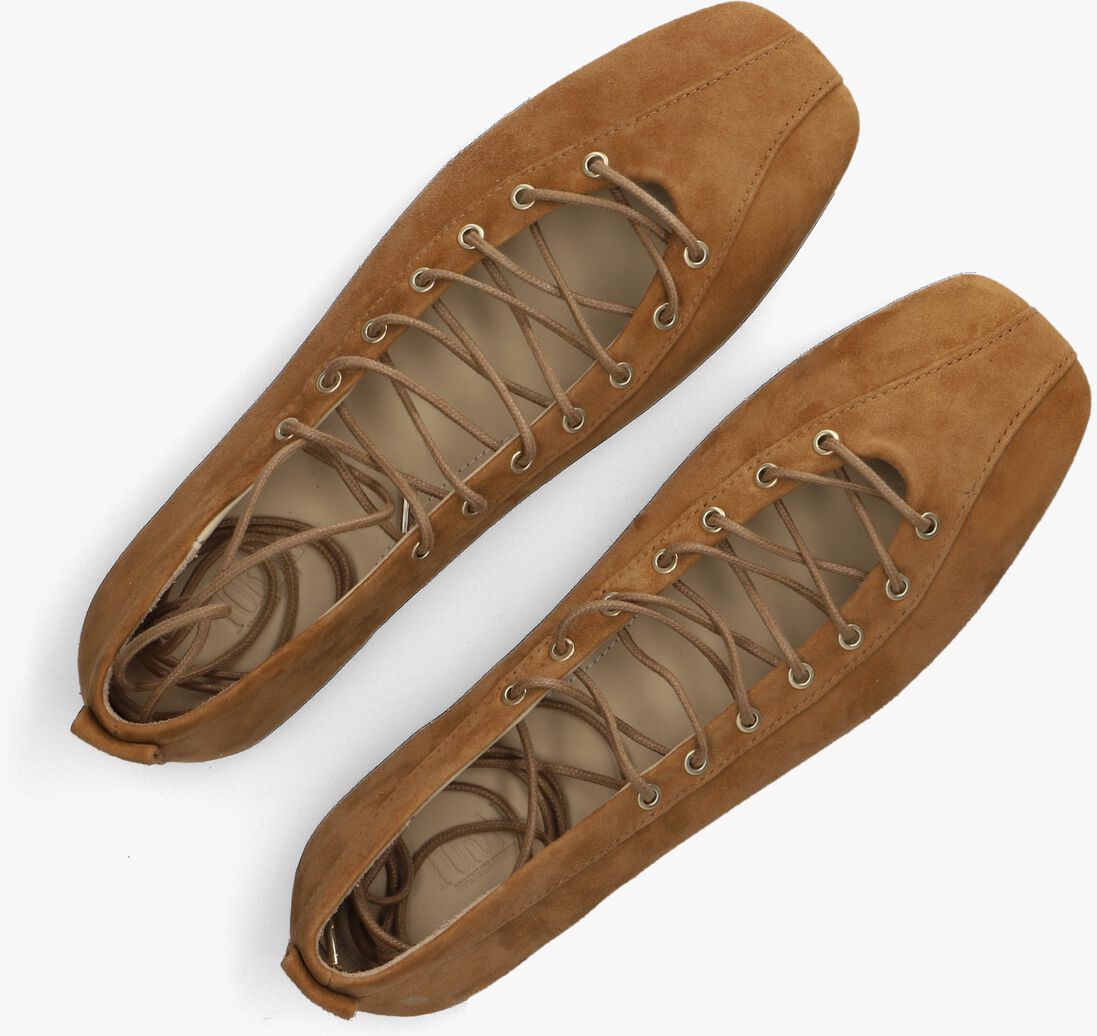 camel toral ballerina's janis