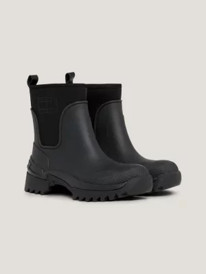 Botas de cano médio com travas emborrachadas