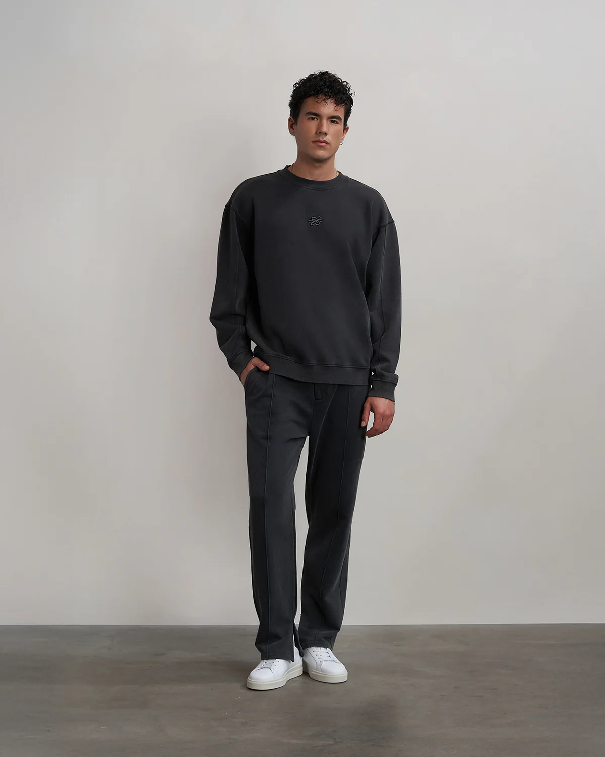 Sweatshirt Boxy Embroidered Vintage Black