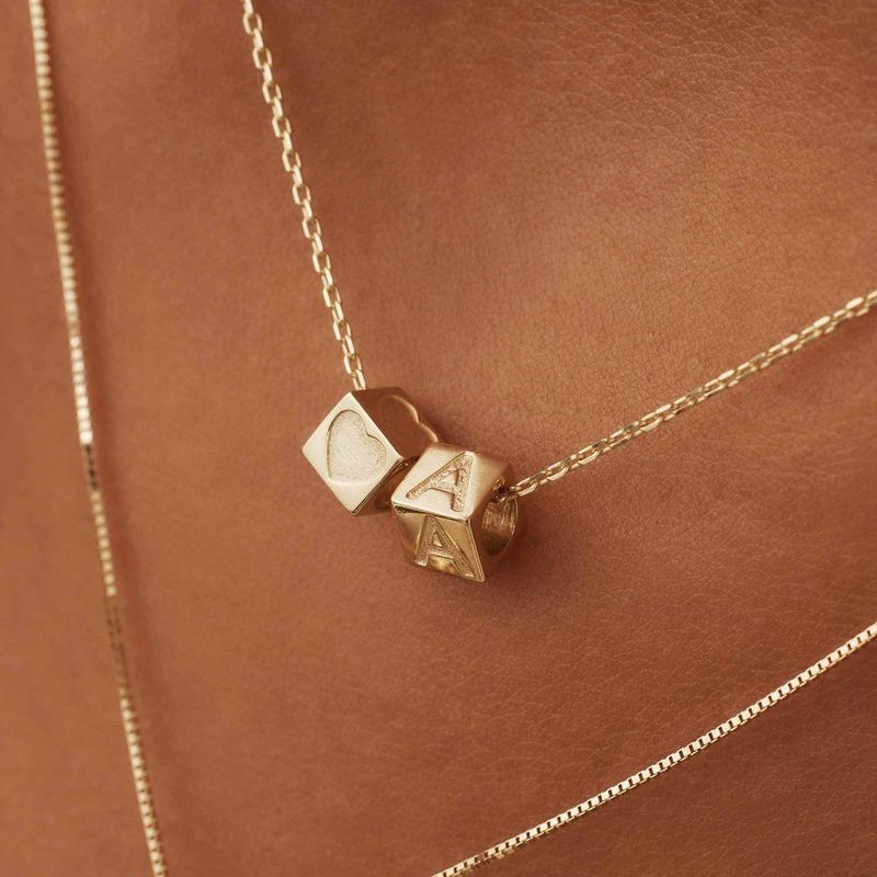 Isabel Bernard - Le Carré Felie - Bedel - Goud - Initialen C