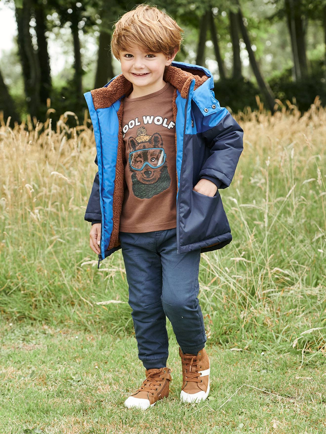 Parka técnica com capuz para meninos, marrom médio, lisa com estampas.