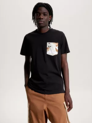 Camiseta de bolso com estampa camuflada de floresta