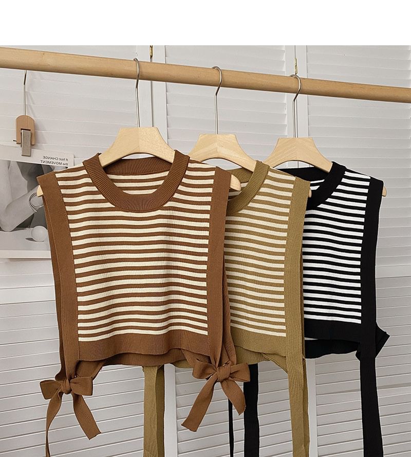 DIYI - Gestreept vest met ronde hals en vetersluiting