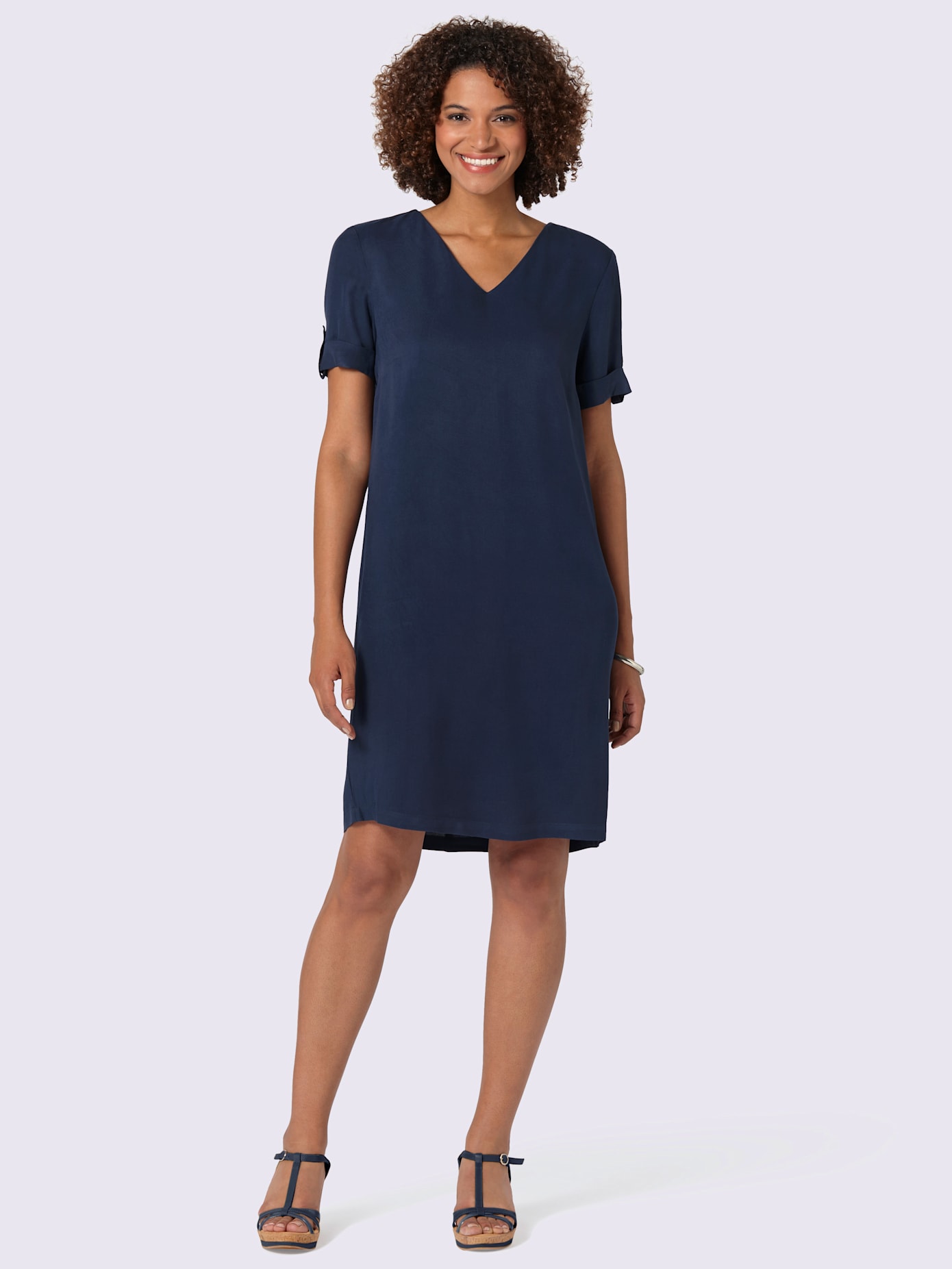 Robe col v manches courtes à revers et brides