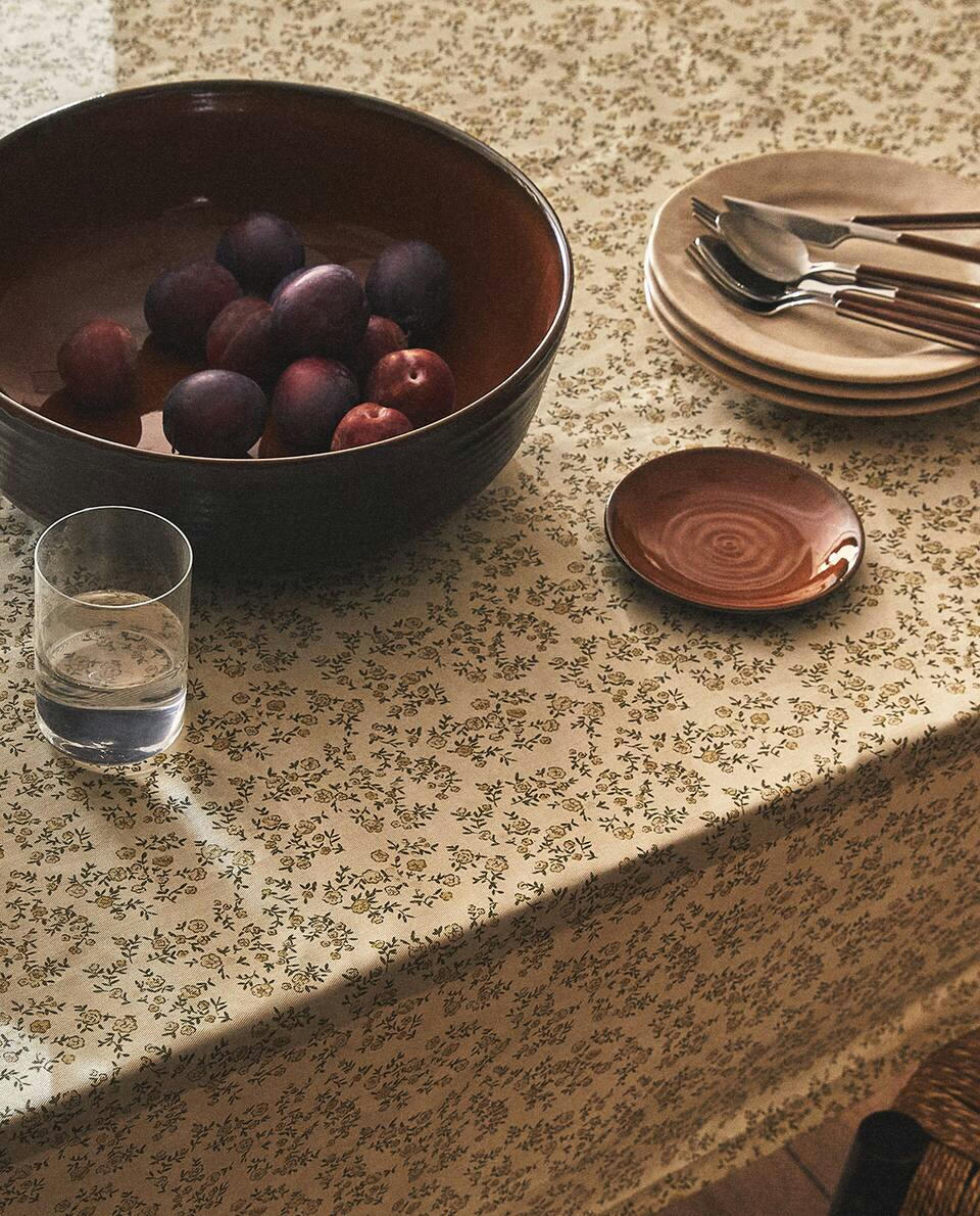 TOALHA DE MESA DE RESINA FLORAL