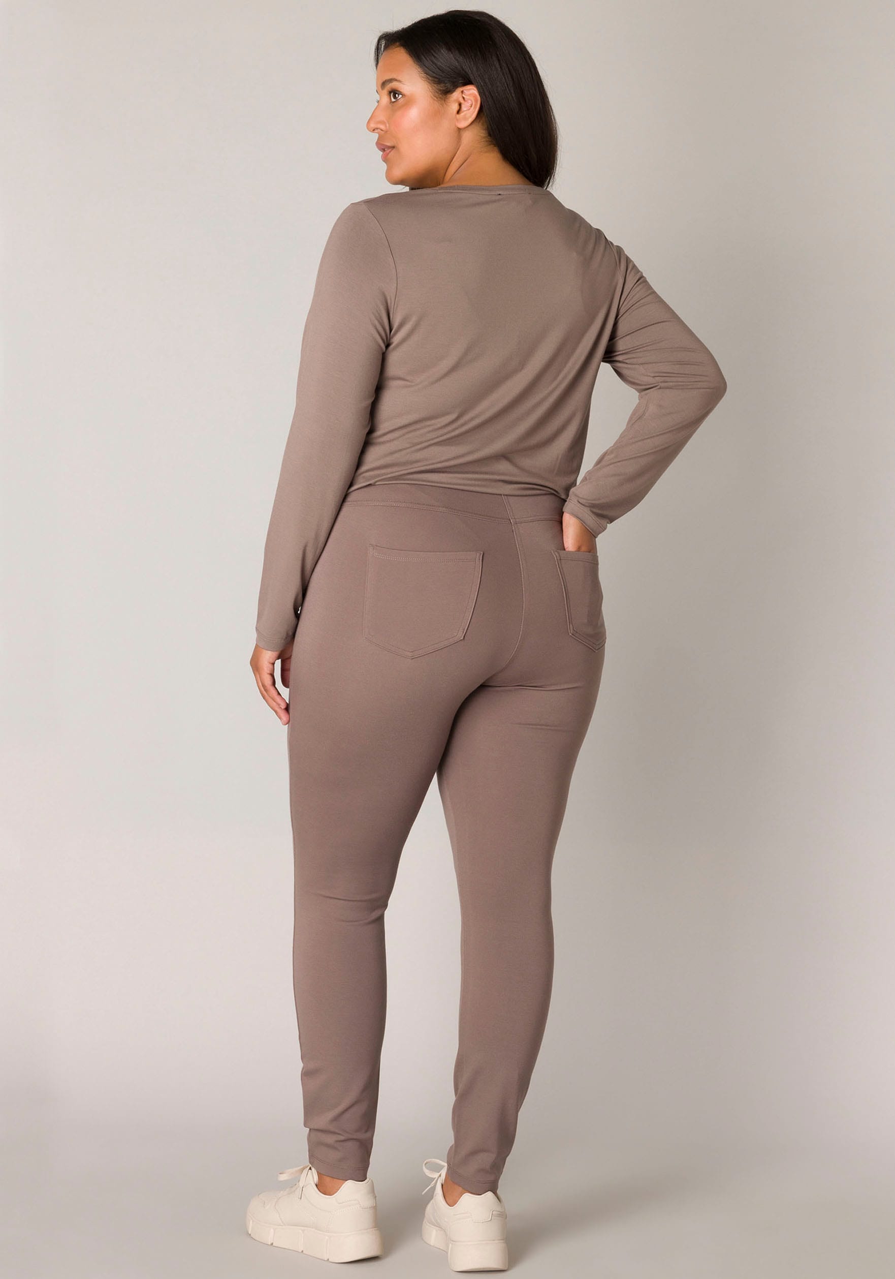 Base Level Curvy Treggings  mit elastischem Bund und angedeuteten Eingrifftaschen
