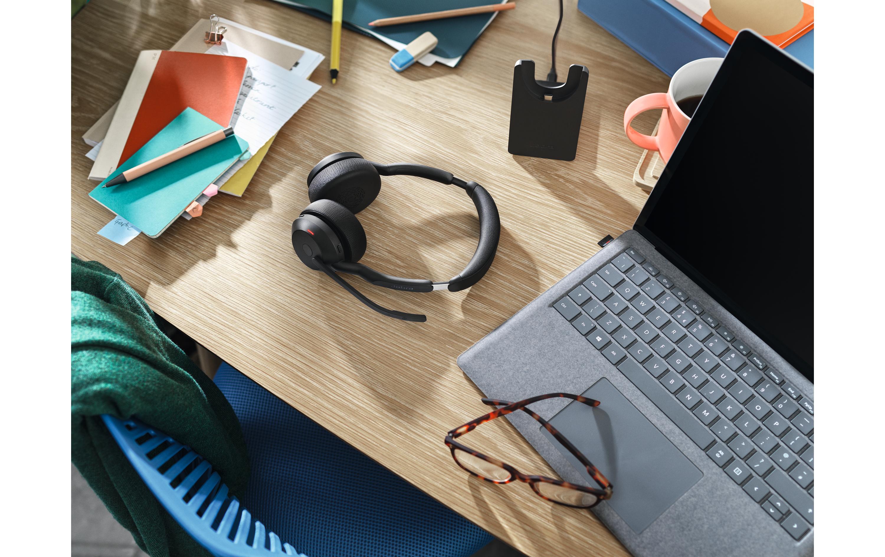 Headset Evolve2 55 Duo MS, USB-A, inkl. Ladestation<br>Das professionelle Headset, mit dem Sie alle Aufgaben erledigen können, die Ihr hybrider Arbeitstag mit sich bringt