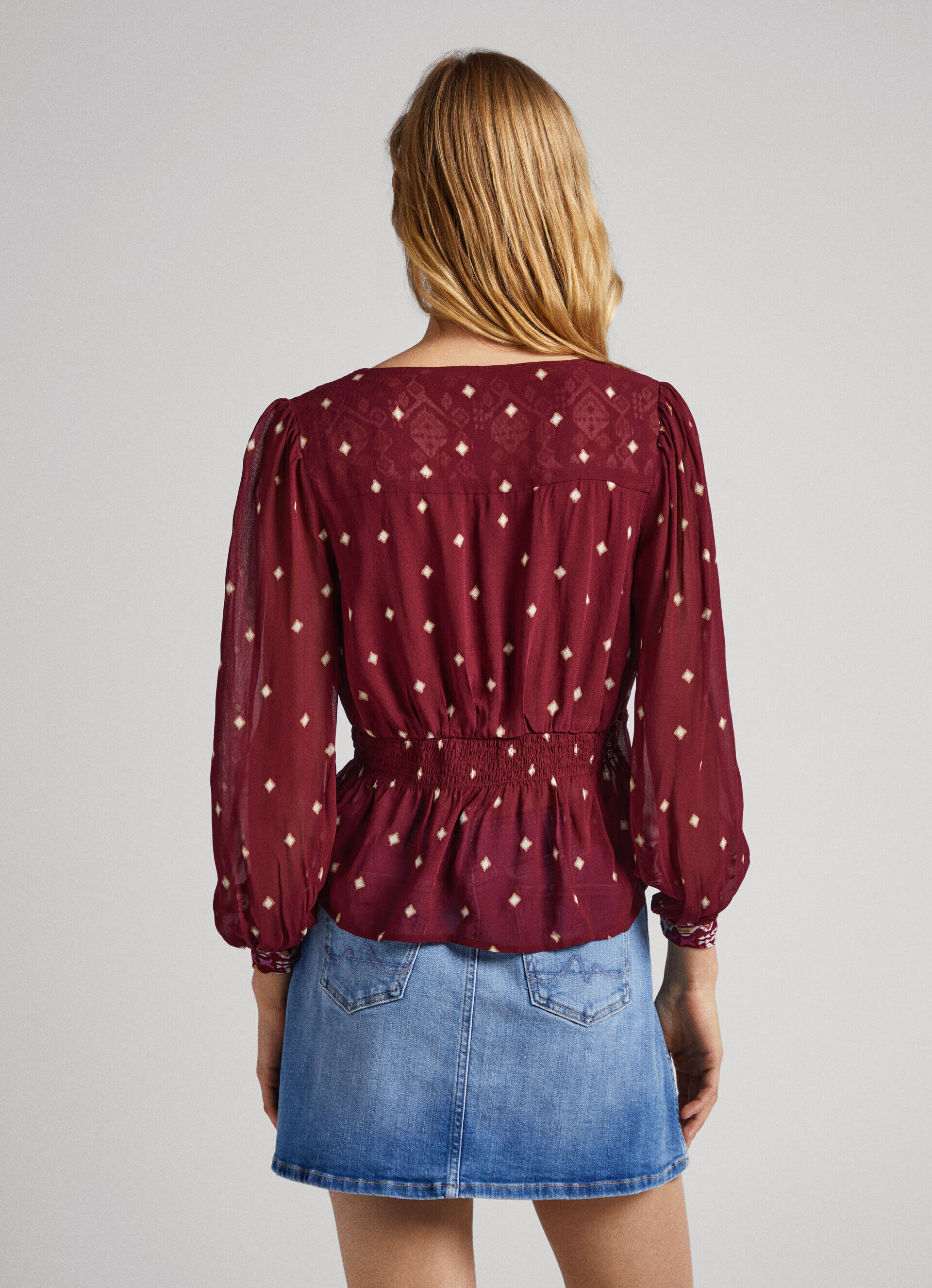 Blusa com estampa de bolinhas - multicolorida