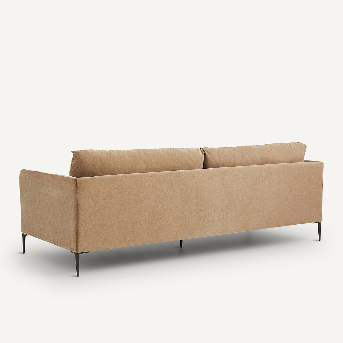 AM.PM<br>Sofá em veludo lavado, design Oscar E.Gallina