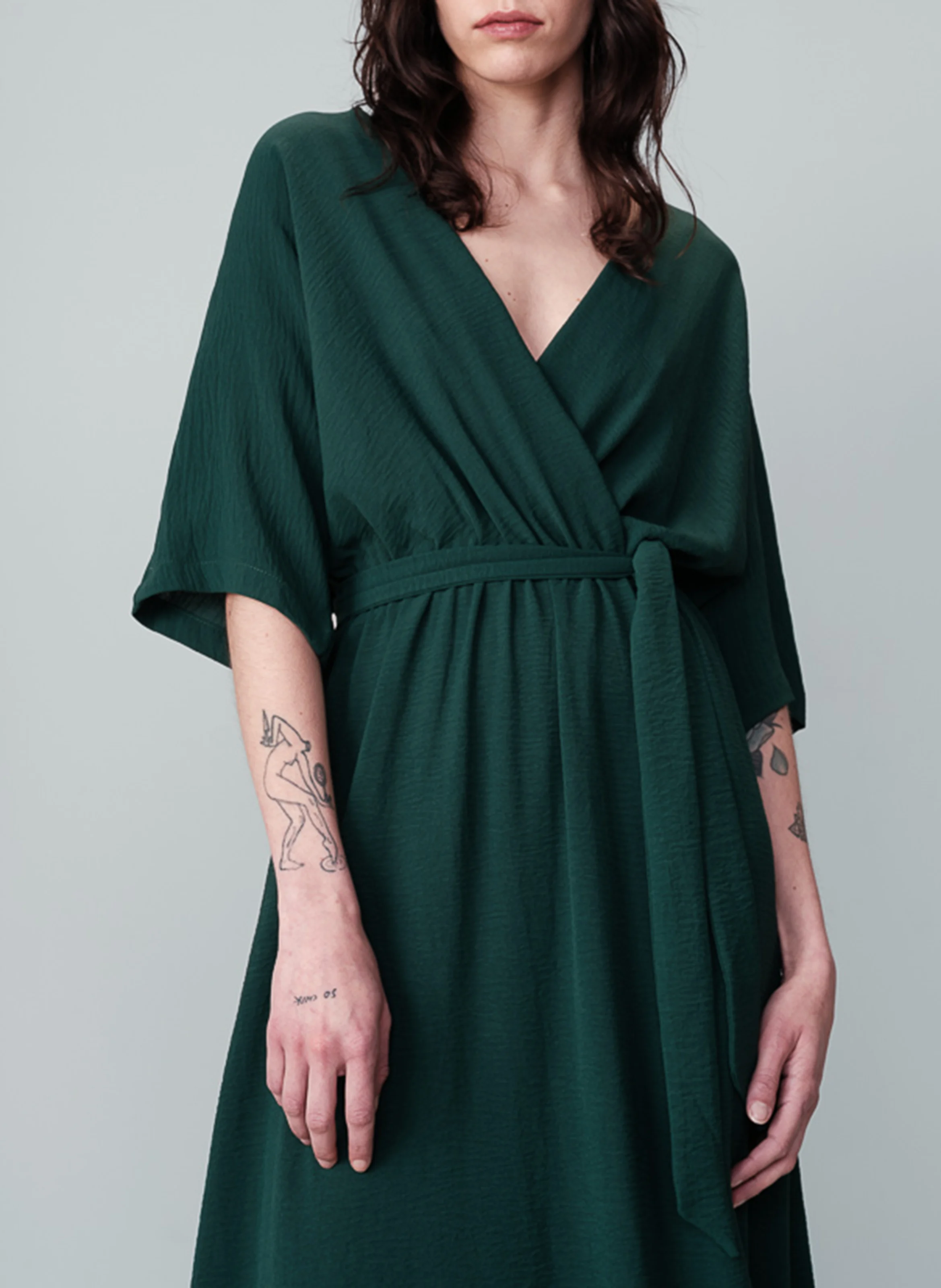NAYA - Robe longue encolure cache-coeur | Vert