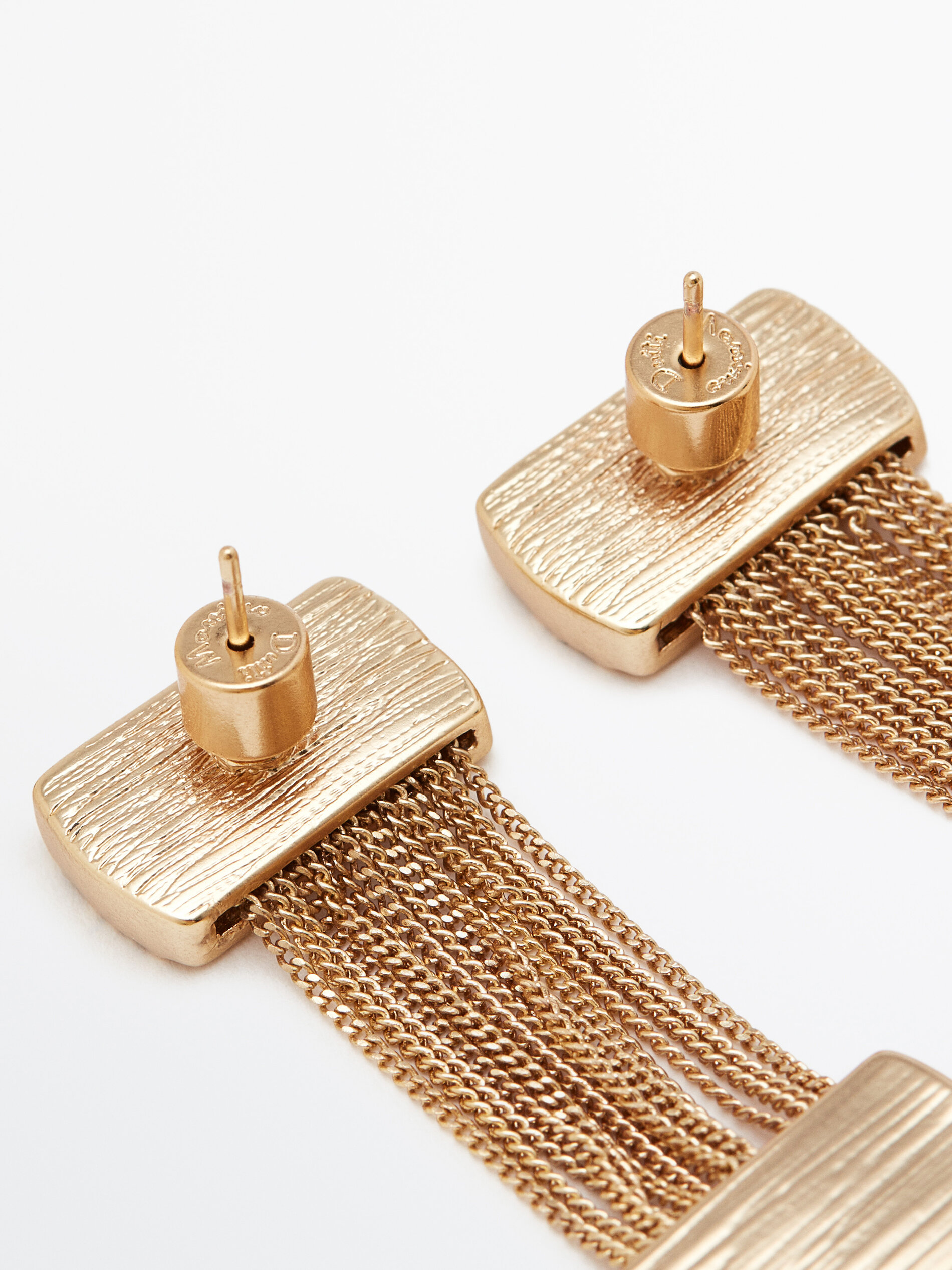 Brincos longos de corrente com textura banhada a ouro - DOURADO