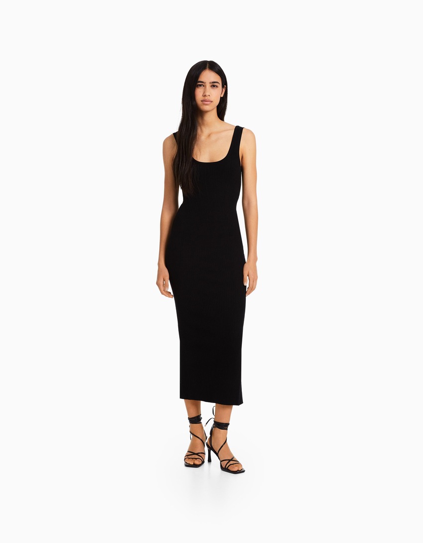 Vestido midi canelado com alças finas