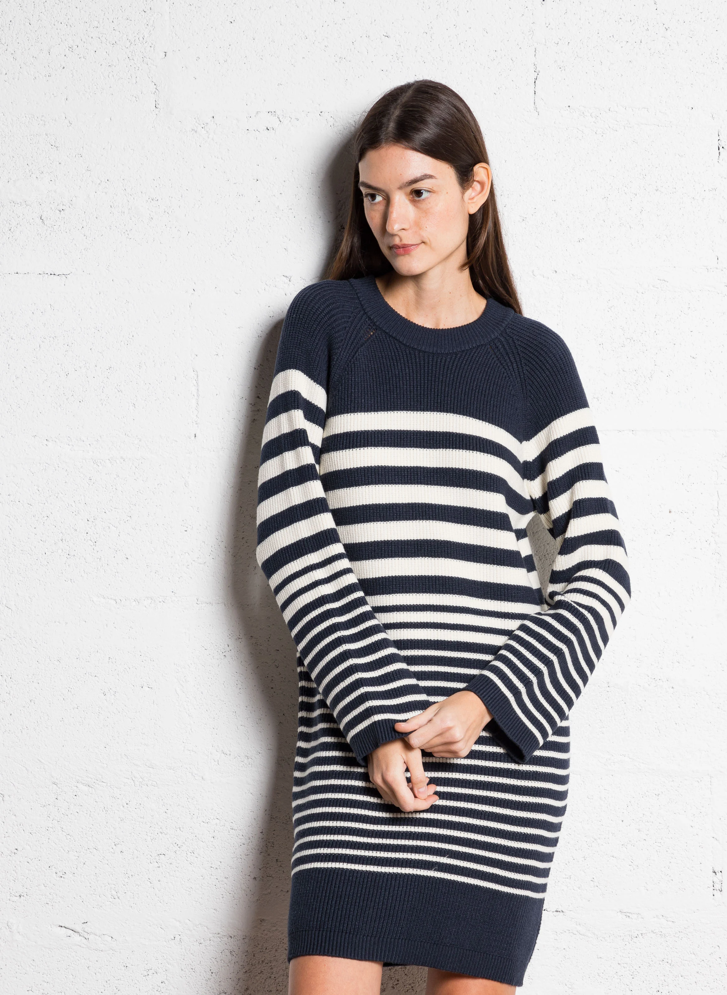 ROZALIA - Robe courte col rond rayée en maille mélangée | Bleu