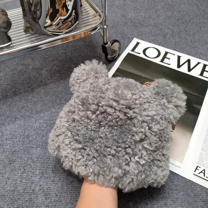 FROME - Effen berenoor pluizige muts