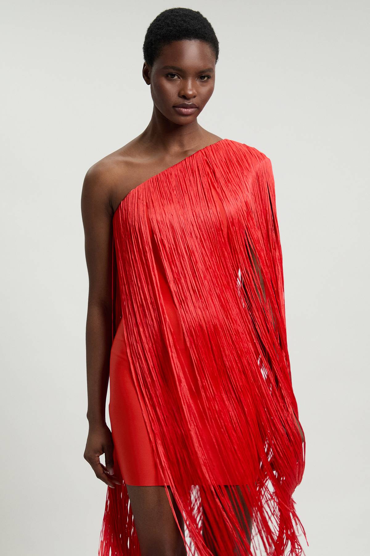 KarenMillen Robe Mini Moulante Bandage Une Épaule à Franges en Maille