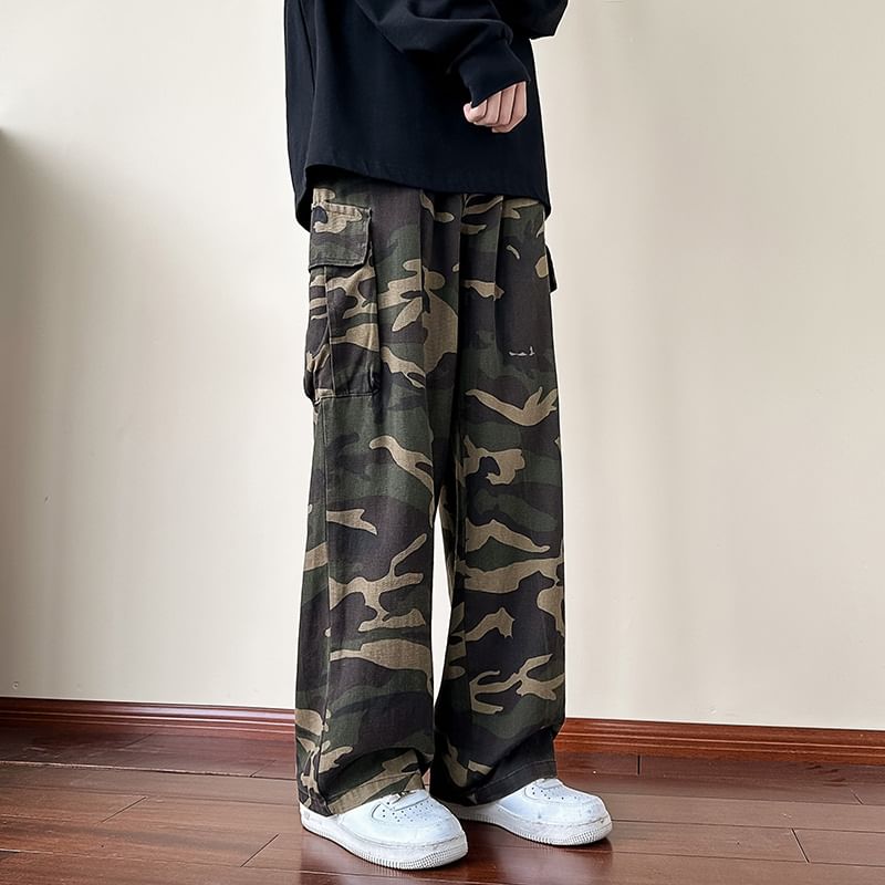 YERGO - Middelhoge camouflageprint jeans met wijde pijpen