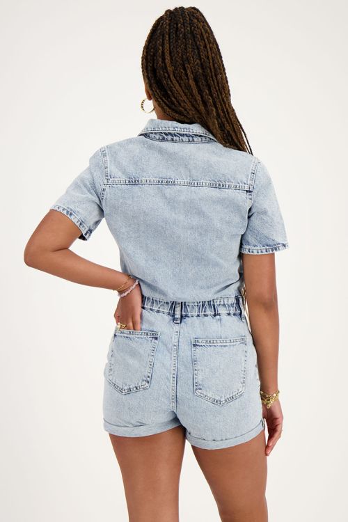 Blauwe denim playsuit met borstzak