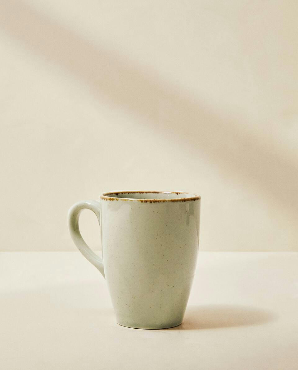 CANECA DE PORCELANA COM BORDA DE ACABAMENTO ANTIGO