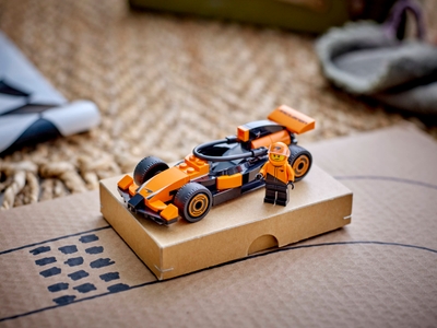 LEGO F1® coureur met McLaren racewagen (60442)