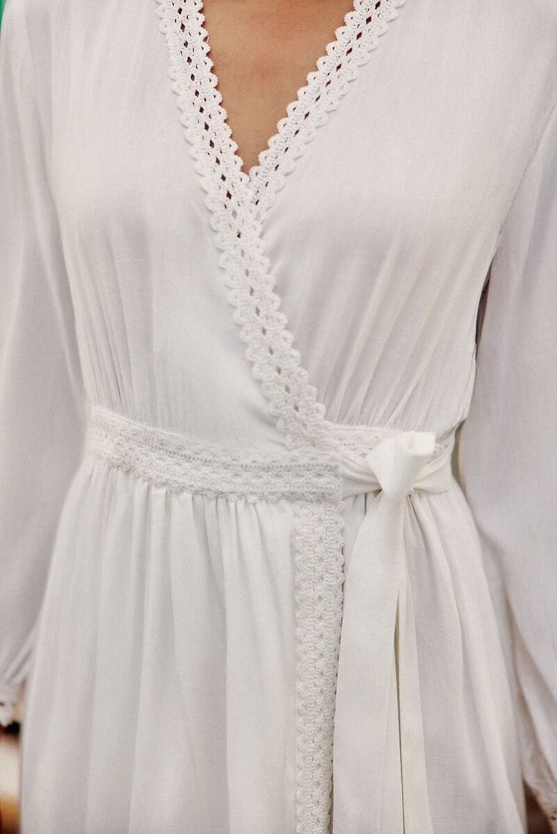 LA PETITE ETOILE<br>Vestido curto envelope, detalhes em renda, RIVER