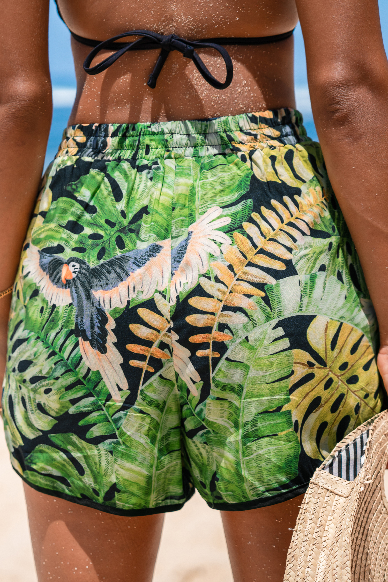 Short avec jambe droite et cordon de serrage à la taille tropical