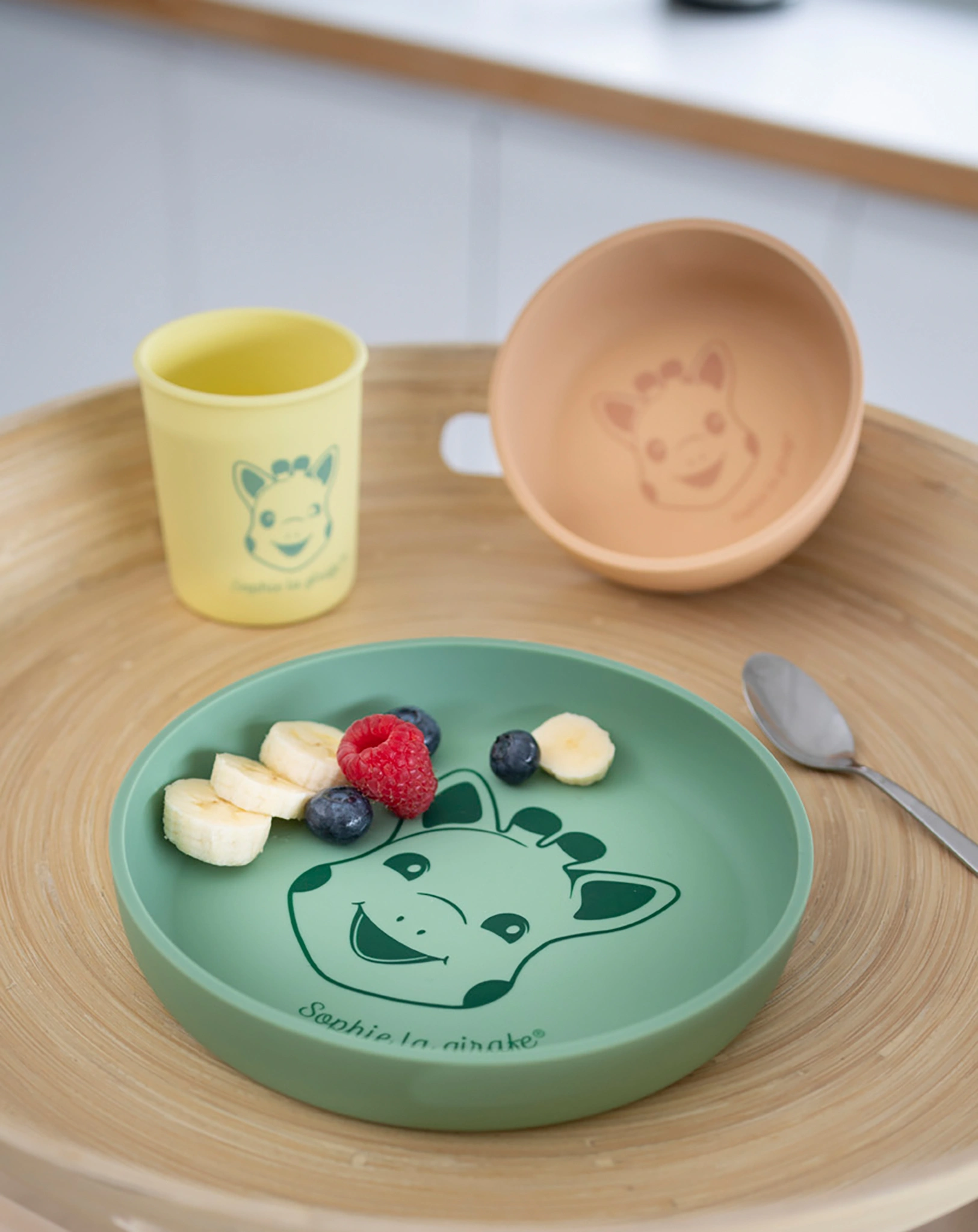 Silikon-Geschirr-Set SOPHIE LA GIRAFE® 4-teilig in gelb/apricot