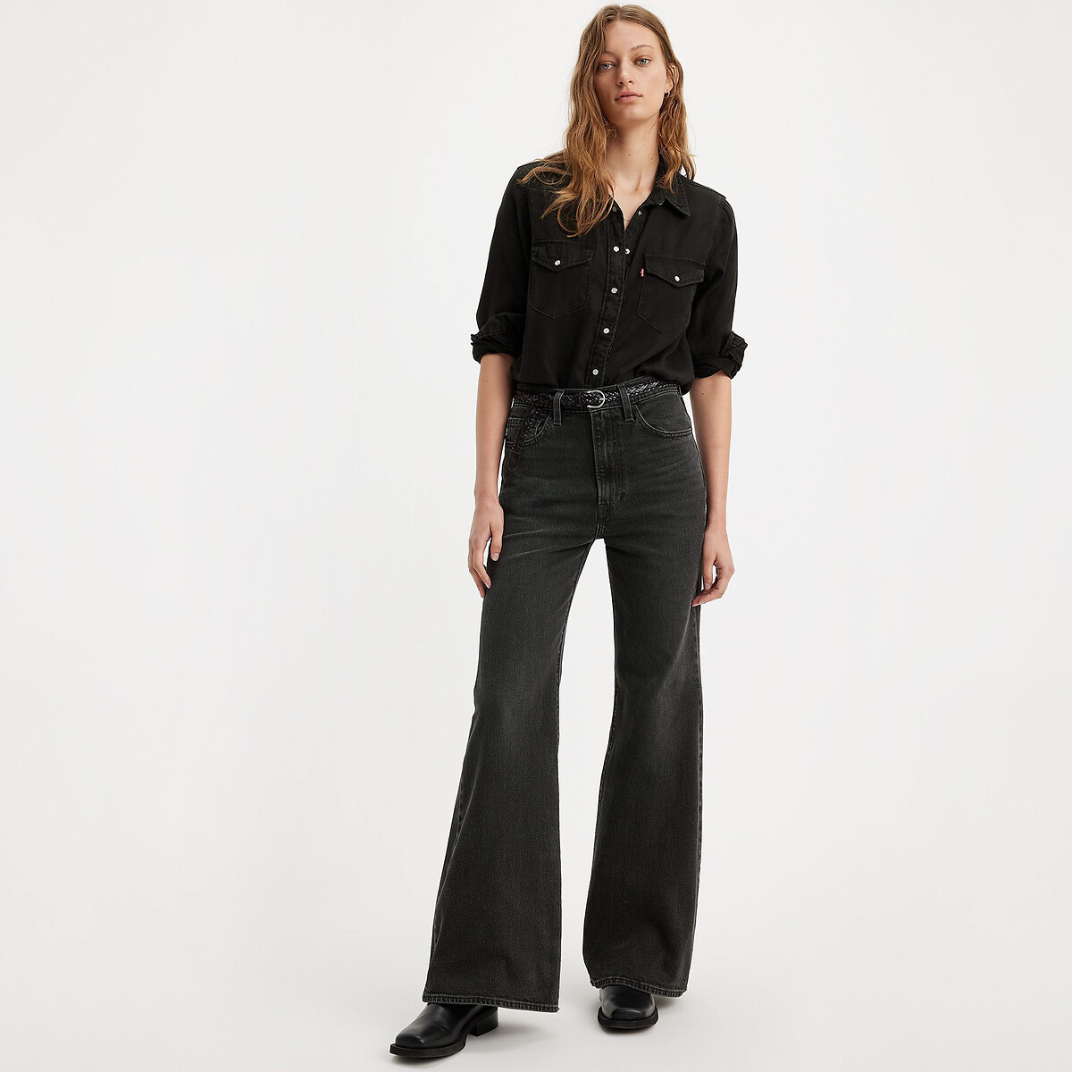 Calças jeans Levi's com sinos na caixa torácica