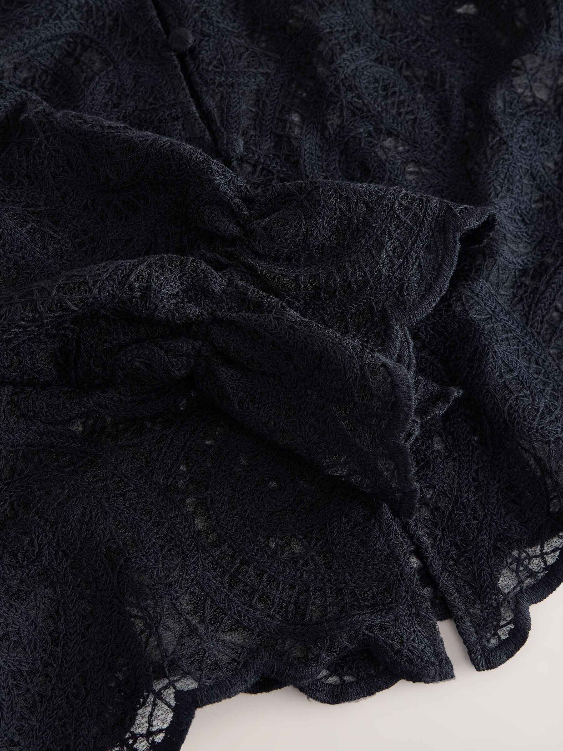 Zwart - Paisley Lace V-Neck Blouse