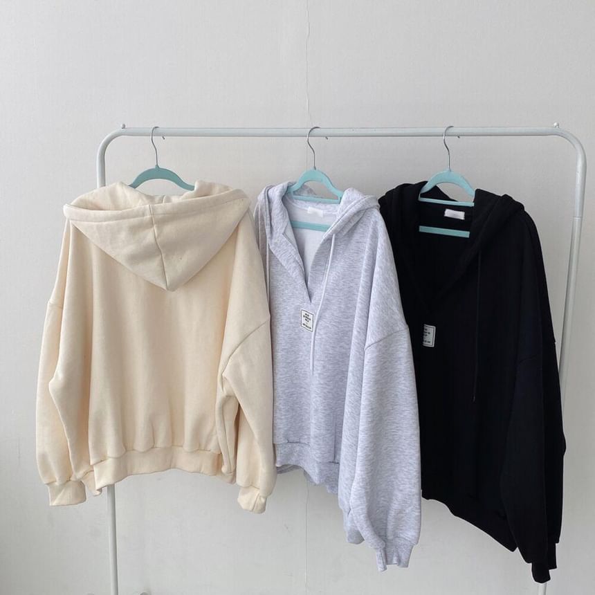 NENE - Hoodie met letters en applicaties