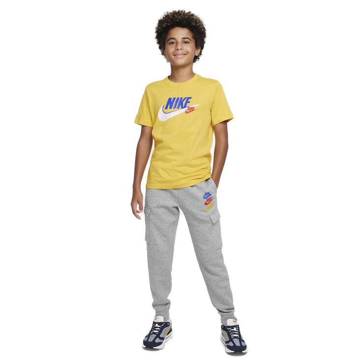 Nike Sportswear Standard Issue T Shirt Gul