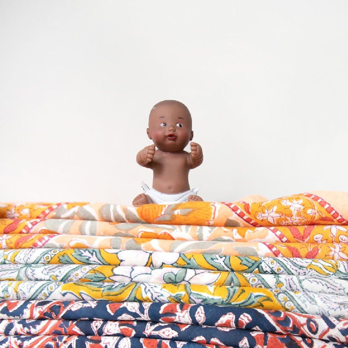 Mini poupée bébé assis Frisette