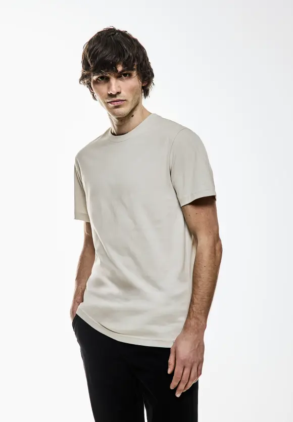 Basic T-Shirt in Unifarbe - faded stone