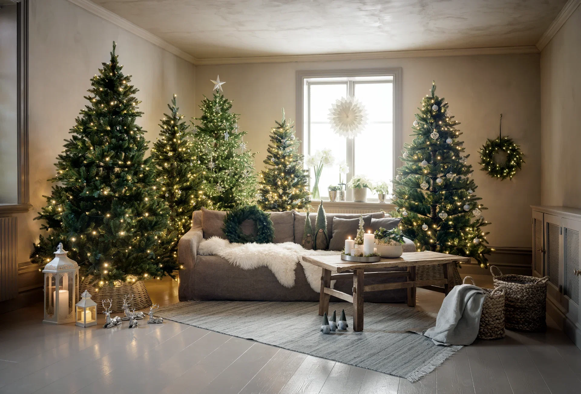 Kunstig juletre Langfjella med lys Høyde 365 cm