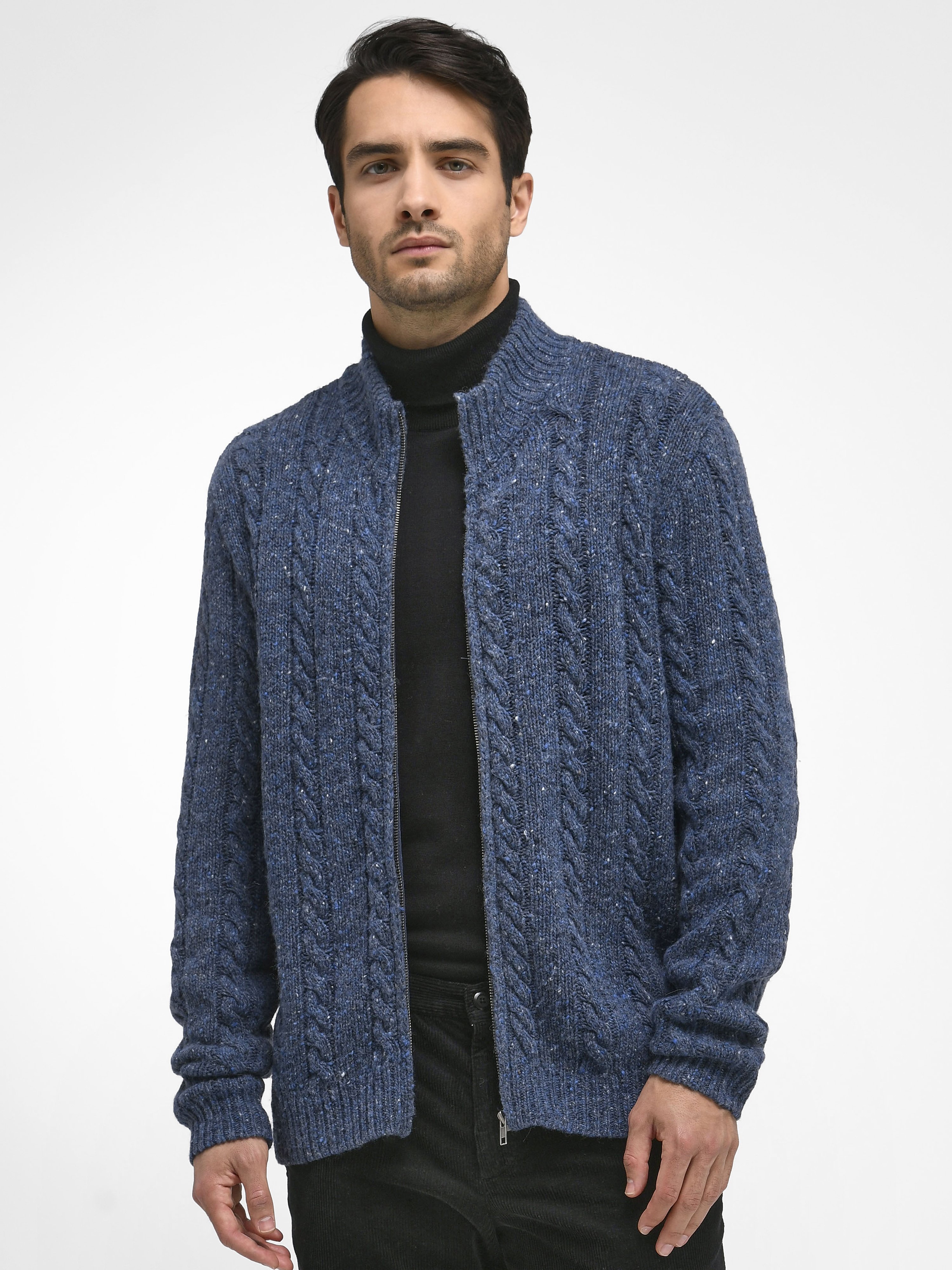 Strickjacke mit Stehkragen