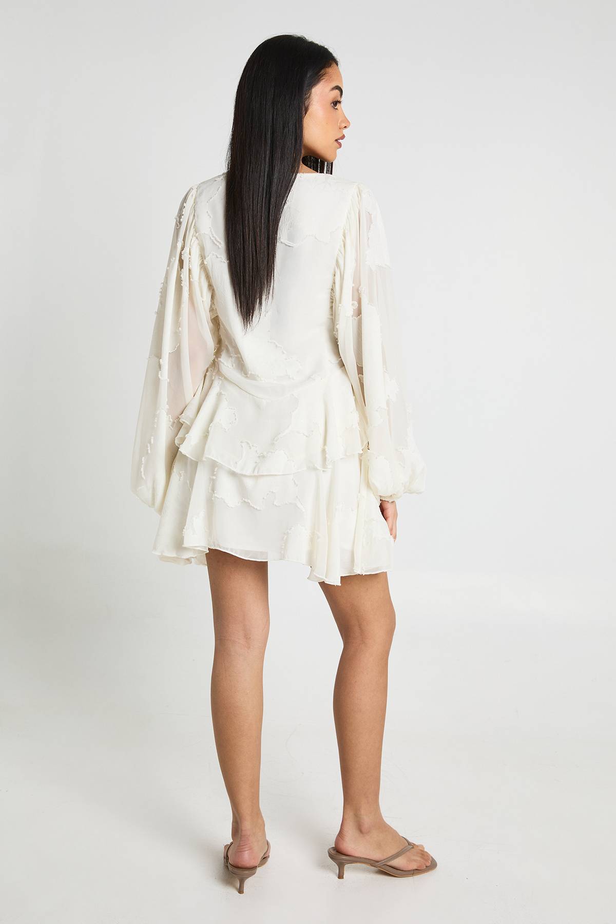 boohoo Robe Mini À Motif Floral Dévoré Avec Manches Volumineuses Et Ourlet À Volants