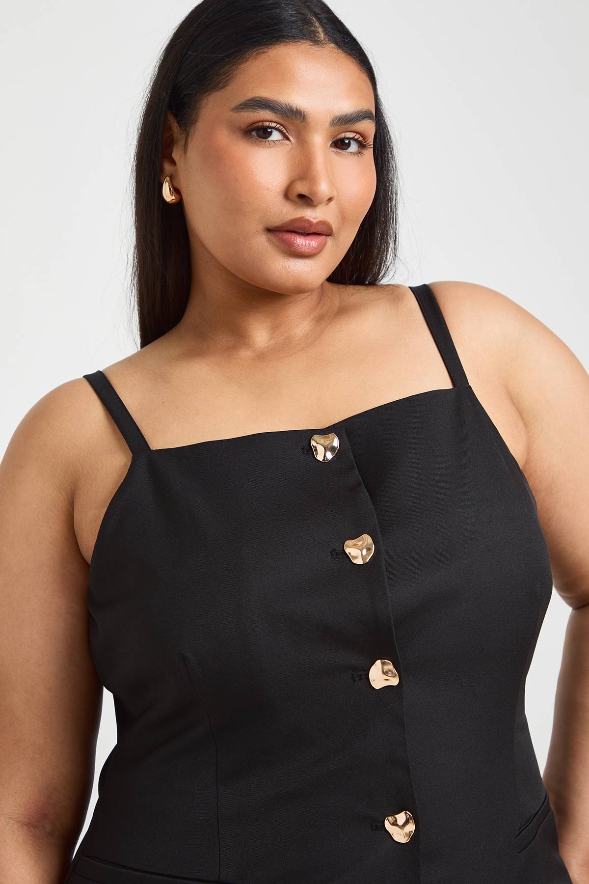 boohoo Robe Gilet Grande Taille À Boutons Dorés