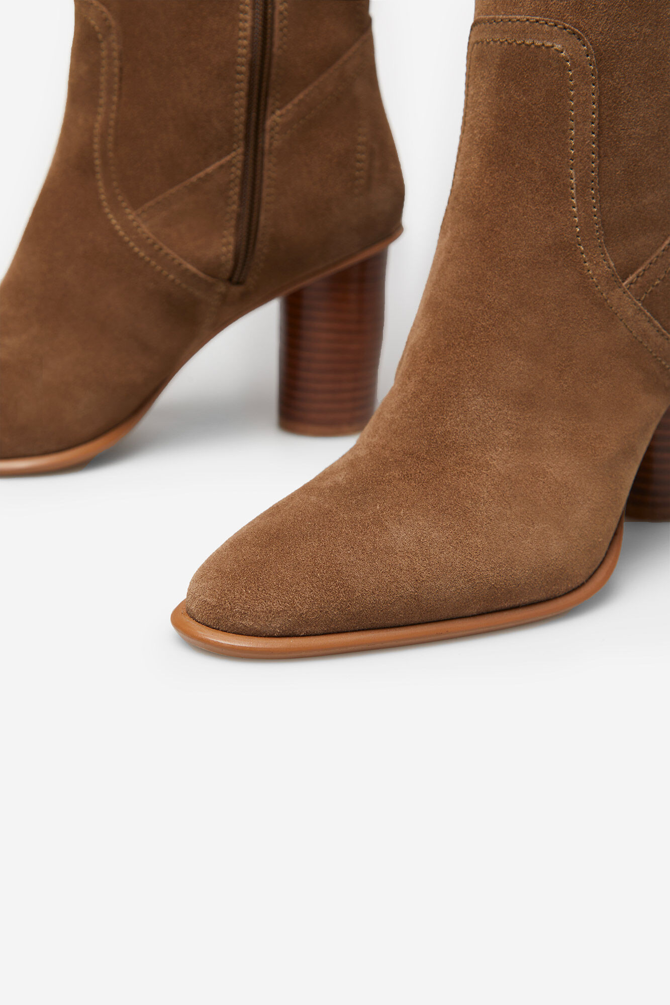 Botas de couro com salto serrilhado - Marrom