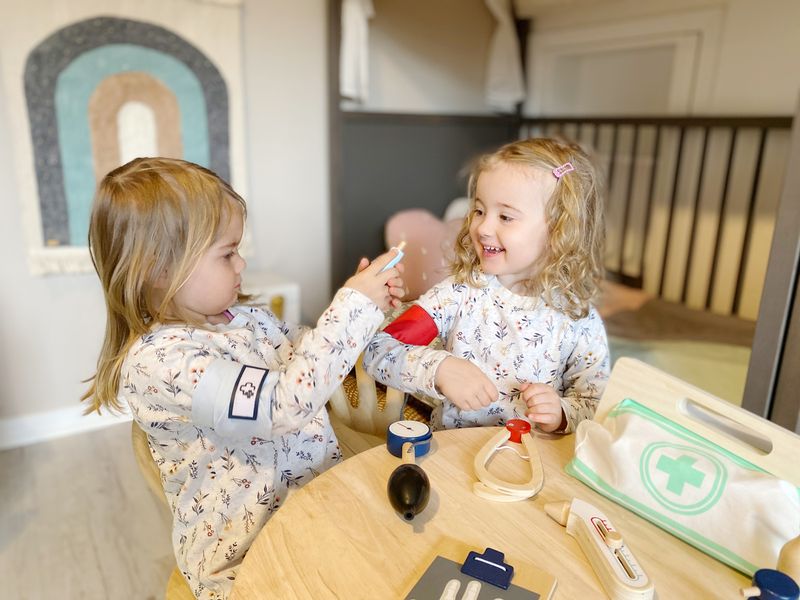 small foot Arzttasche Kinder-Arzttasche mit vielfältigem Zubehör fürs Arzt-Rollenspiel