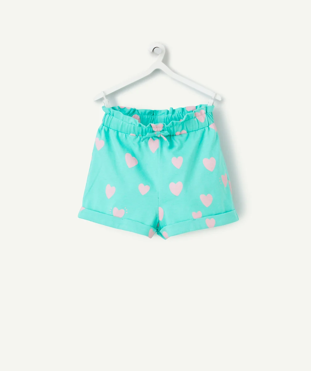 short bébé fille en coton biologique vert et imprimé avec coeurs roses