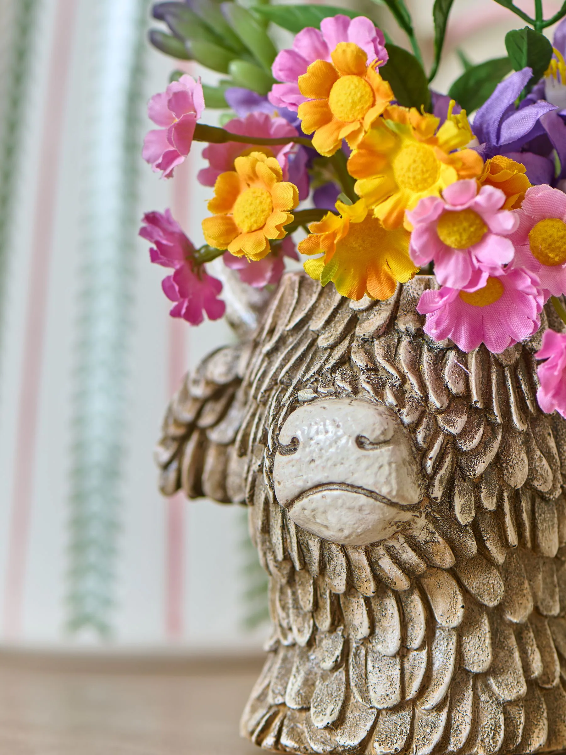 Hamish The Highland Cow Artificial Spring Flower Arrangement