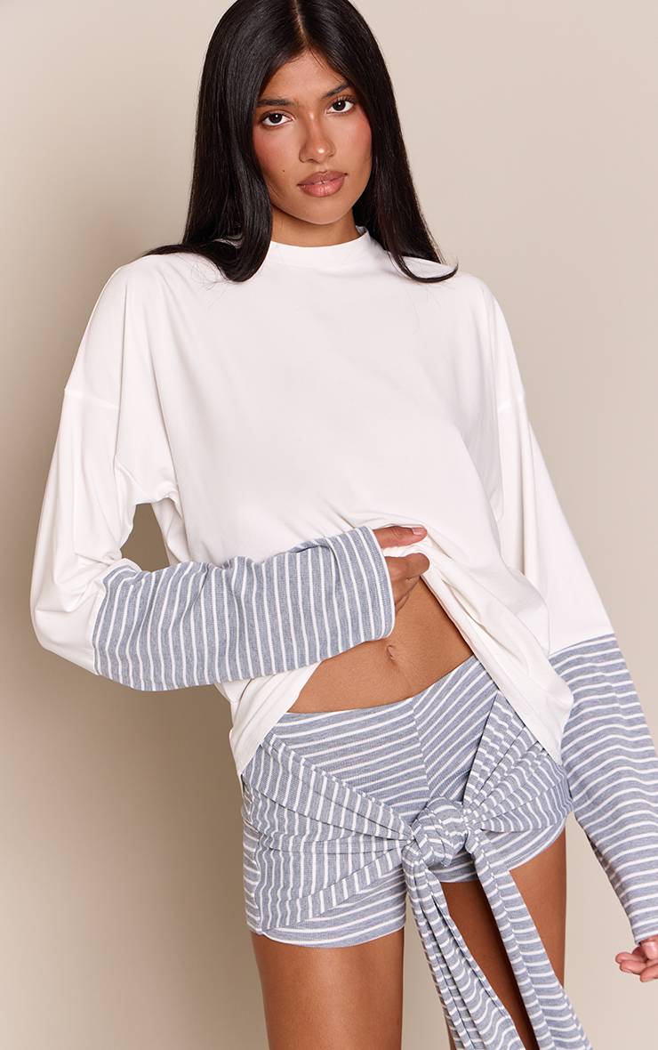 Gris Short Taille Haute En Jersey Rayé Avec Détail Cache-cœur